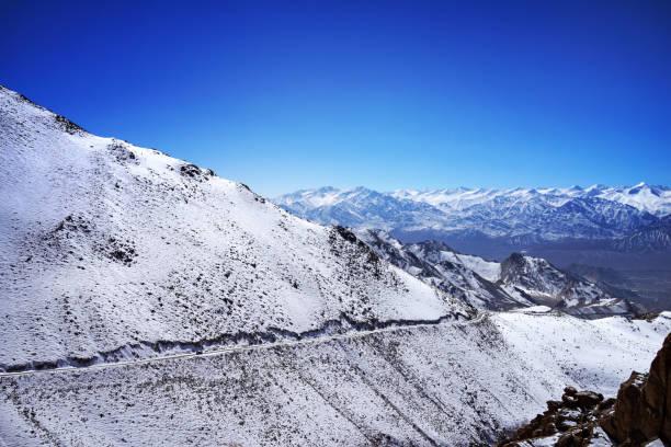 khardungla pass world's highest motorable road